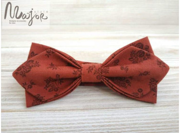 Красная галстук бабочка с розочками