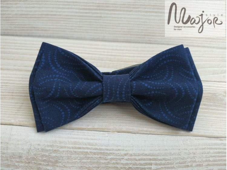 Темно-синяя галстук бабочка с горошком ручной работы