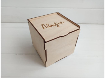 Подарочная коробочка из дерева