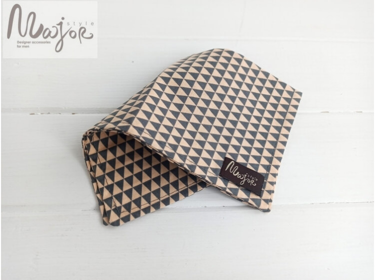 Бежево-серый платок Паше в треугольники ручной работы Major Style