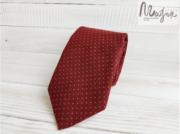 Классический бордовый галстук в горошек ручной работы